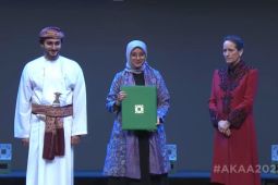 Bupati Ipuk terima "Aga Khan Award" di Oman