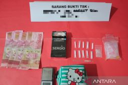 Dua tersangka kasus narkoba dicegat Polres HST di pinggir jalan