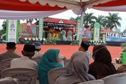 Menonton penampilan peserta MTQ ke-51 Jambi