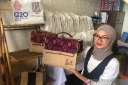Tas kain goni bercorak endek jadi suvenir G20 di Bali