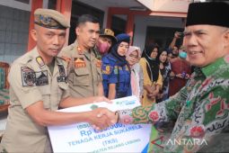 Bupati minta honorer manfaatkan BSU untuk pemenuhan kebutuhan keluarga