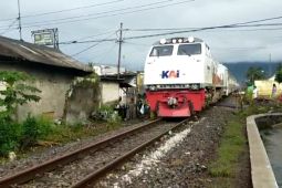 Jalur KA menuju Stasiun Ketapang sudah bisa dilewati pascabanjir