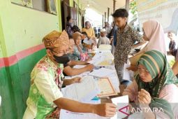 Warga Desa Bawah Layung terbantu layanan Disdukcapil Tala