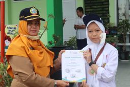 Siswi SMPN 16 Pontianak raih medali perunggu di olimpiade biologi nasional