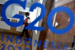 Tari Pendet dan konvoi kendaraan listrik sambut tamu negara di Bandara Ngurah Rai