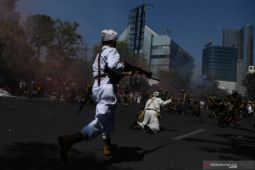 Ratusan peserta meriahkan teatrikal Parade Surabaya Juang 2022