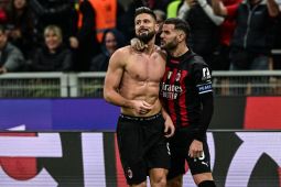 Liga Italia - Giroud cetak gol untuk menangkan Milan 2-1