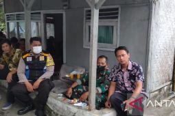 Jaga kamtibmas, Bhabinkamtibmas dan babinsa blusukan ke perkampungan di Kota Sukabumi