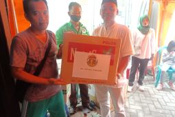 PPP Surabaya serahkan bantuan kemanusiaan korban kebakaran di Tegalsari