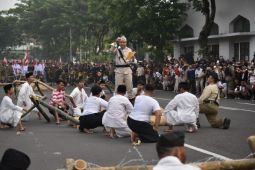 Wali Kota Eri kobarkan semangat pertempuran di Parade Surabaya Juang