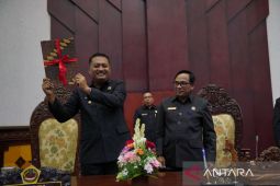Bupati dan DPRD Gianyar tetapkan lima Ranperda jadi Perda