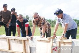 Samsun tinjau proyek irigasi di Desa Bukit Raya Kecamatan Samboja