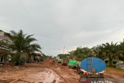 Gubernur Sutarmidji tinjau  jalan  penghubung ke Kayong Utara-Ketapang  yang rusak parah