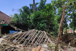 Pemkab Cianjur bangun rumah warga yang ambruk akibat banjir