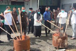 Kejari Pijay musnahkan barang bukti 18 kejahatan