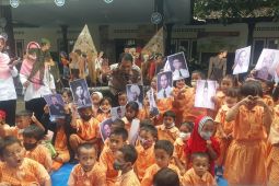 Ketika polisi mengenalkan sosok pahlawan dengan wayang