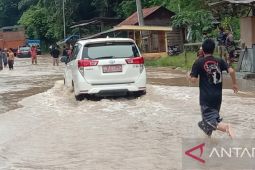 Ruas Jalinsum di Tapanulli Selatan terendam banjir