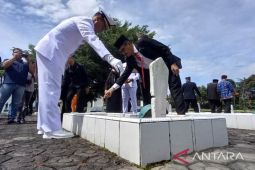 Forkopimda Babel tabur bunga di TMP Pawitralaya Pangkalpinang