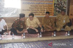 LazisMu serahkan bantuan kepada Komunitas Adat Terpencil di HST