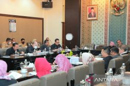 Pemprov dan DPRD Jatim sahkan Raperda APBD 2023