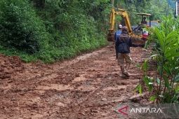Jalan utama penghubung antar desa terisolir di Cidaun sudah dapat dilalui kendaraan roda dua