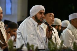 Habib Syech: Bershalawat cara tepat bersyukur di Hari Pahlawan
