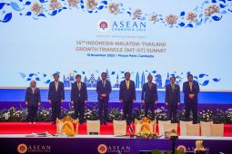 Presiden Jokowi sampaikan tiga langkah untuk akselerasi ekonomi ASEAN