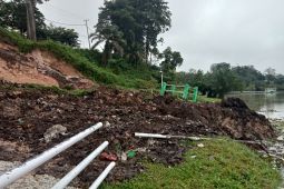 Longsor timbun fasilitas "jogging track" Danau Sipin Jambi