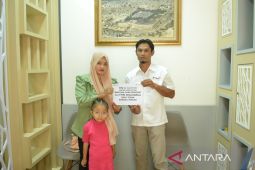 Ringankan biaya pengobatan Fitri Salsabila, PT Timah Tbk serahkan bantuan bagi warga Bangka Tengah