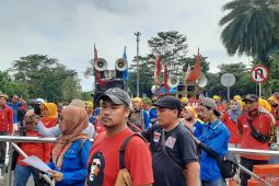 Buruh di Kabupaten Tangerang aksi menuntut kenaikan upah minimum