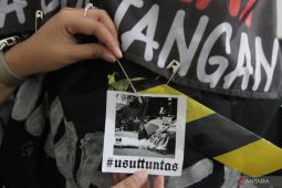 Busana bertema tragedi Kanjuruhan