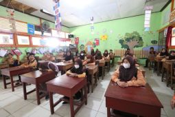 Program TJSL PLN Peduli salurkan bantuan sarana pendidikan