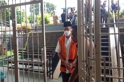 Sidang kasus dugaan suap, terdakwa Andi Desfiandi tiba di PN Tanjungkarang