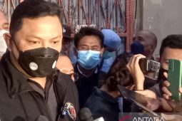 Polisi temukan perlengkapan ritual di lokasi satu keluarga tewas