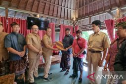 Bupati Bangli serahkan NPHD kepada 27 banjar adat