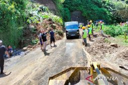 Jalan penghubung Bandung-Cianjur dapat dilalui kendaraan searah