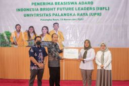 Adaro berikan perbekalan mahasiswa UPR penerima beasiswa IBFL