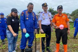 Polda Banten tanam 1.000 pohon butunu ntuk  rehabilitasi Pantai Anyer-Carita