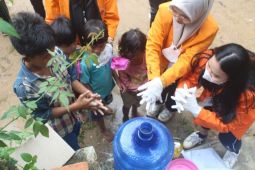 Mahasiswa Unja bangun kesadaraan hidup bersih dan sehat Suku Anak Dalam