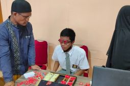 INALUM bagikan kacamata gratis kepada siswa di 9 sekolah sekitar perusahaan