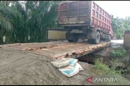 Mukomuko bangun jembatan putus