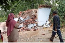 BPBD Kabupaten Blitar tangani bangunan ambruk akibat tanah gerak