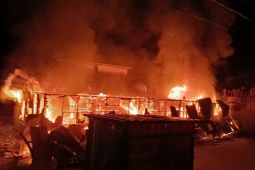 Lima petak rumah hangus terbakar pada Ahad dinihari