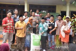 Ringankan beban petani, Pemkab Situbondo bagikan 665 ton pupuk gratis