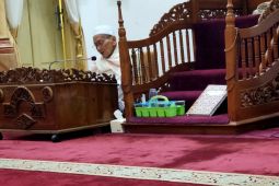Kaum Muslim diingatkan shalat dan jangan berburuk sangka