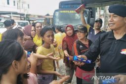 Polda Sumut berikan bantuan  kepada warga Medan terdampak banjir