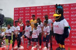 AIA gandeng pelatih Spurs gelar "coaching clinic" untuk anak Surabaya