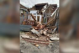 Warga Sukabumi-Cianjur diminta tidak langsung masuki bangunan seusai gempa