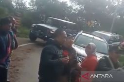 Rombongan "Jeep Rubicon" catut nama Khofifah untuk terobos lautan pasir Bromo