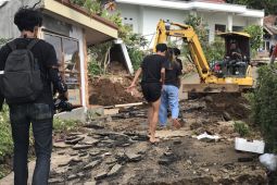 Gempa susulan di Cianjur akibatkan jalan Kampung Cisarua kembali ambles